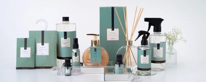 2 frascos de óleo essencial na cor âmbar da Via Aroma