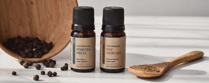 2 frascos de óleo essencial na cor âmbar da Via Aroma