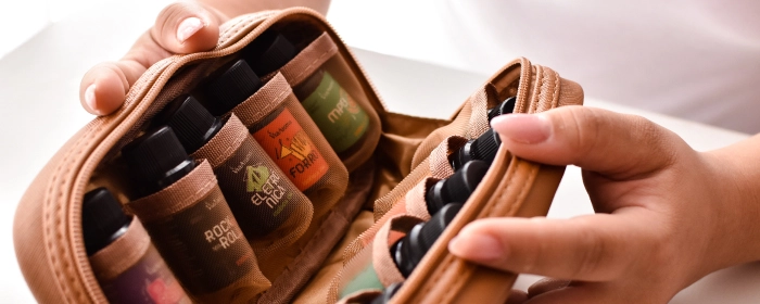 Estojo marrom para óleo essencial da Via Aroma com 8 frascos de Óleos essenciais da Via Aroma