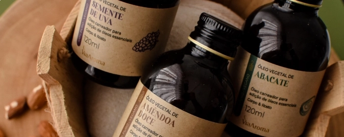3 frascos de óleo carreador na cor âmbar da Via Aroma