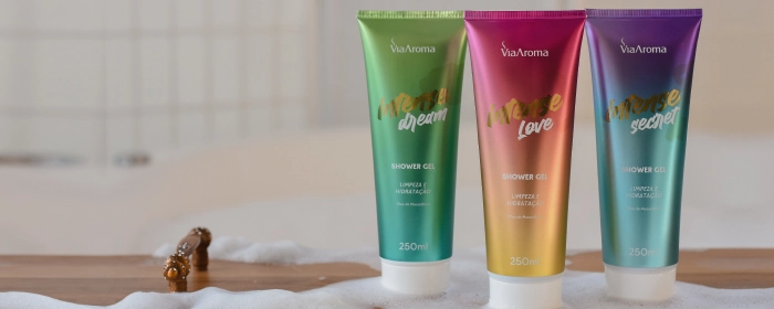 Três frascos de Shower Gel Desodorante: Limpeza Profunda e Pele Perfumada | Via Aroma