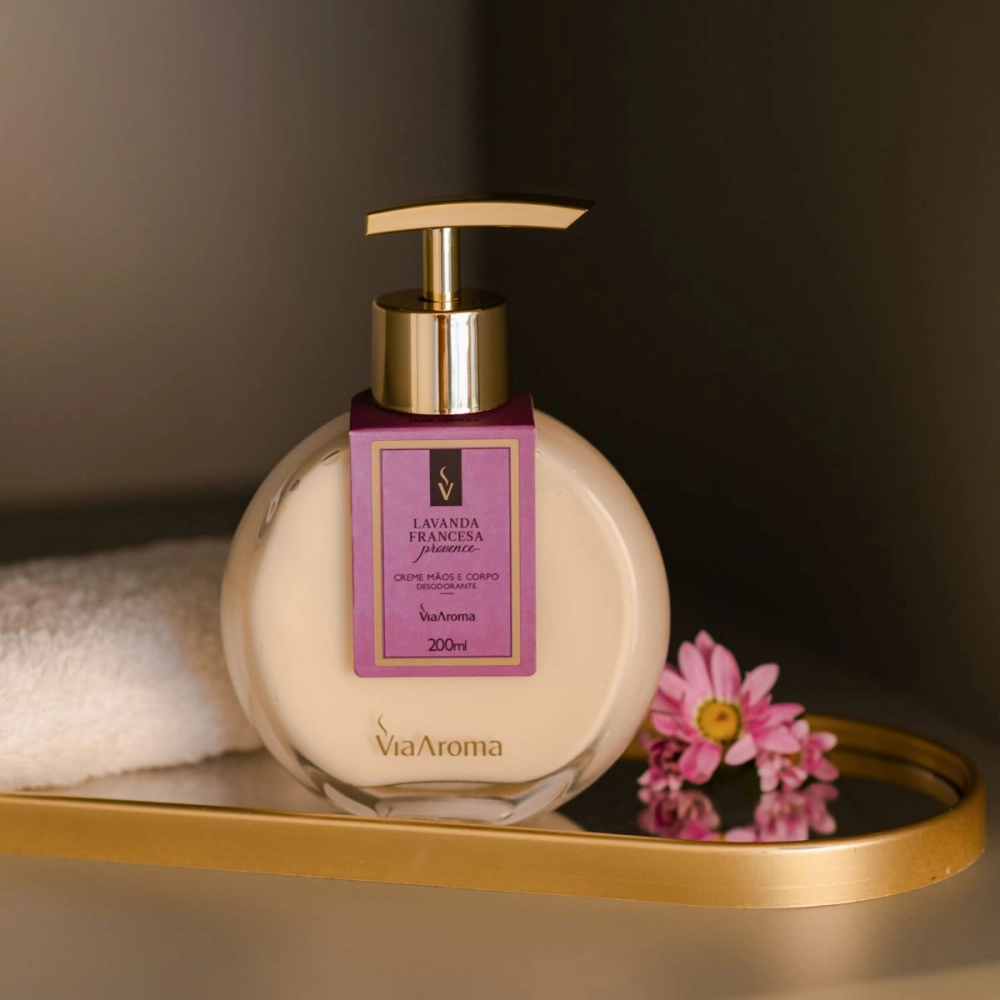 Creme Hidratante Desodorante Mãos e Corpo Lavanda Francesa Via Aroma - 200ml Produto Creme Hidratante Desodorante Mãos e Corpo Lavanda Francesa Via Aroma - 200ml
