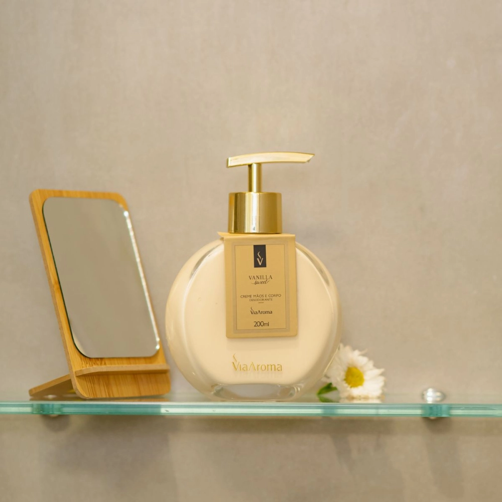 Creme Hidratante Desodorante Mãos e Corpo Vanilla Via Aroma - 200ml Produto Creme Hidratante Desodorante Mãos e Corpo Vanilla Via Aroma - 200ml