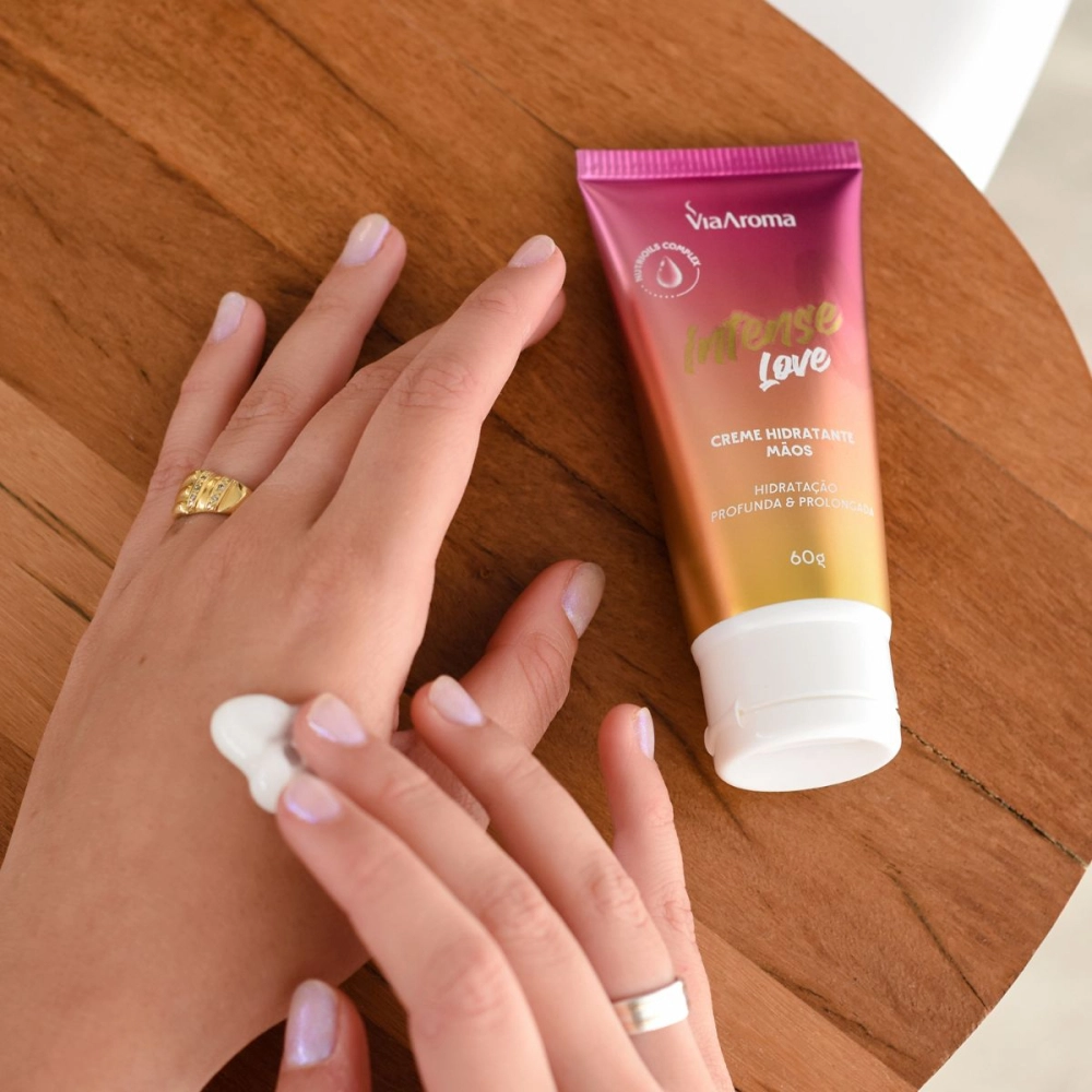 Creme Hidratante Desodorante Mãos Intense Love Via Aroma - 60g Produto Creme Hidratante Desodorante Mãos Intense Love Via Aroma - 60g
