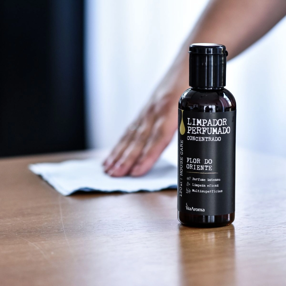 Limpador Perfumado Concentrado Flor do Oriente Via Aroma - 120ml Produto Limpador Perfumado Concentrado Flor do Oriente Via Aroma - 120ml