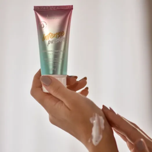 Creme Hidratante Desodorante Mãos Intense Passion Via Aroma - 60g Produto Creme Hidratante Desodorante Mãos Intense Passion Via Aroma - 60g