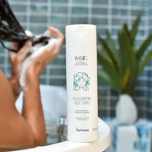 Shampoo Neutro Linha Basic Via Aroma - 250ml Produto Shampoo Neutro Linha Basic Via Aroma - 250ml